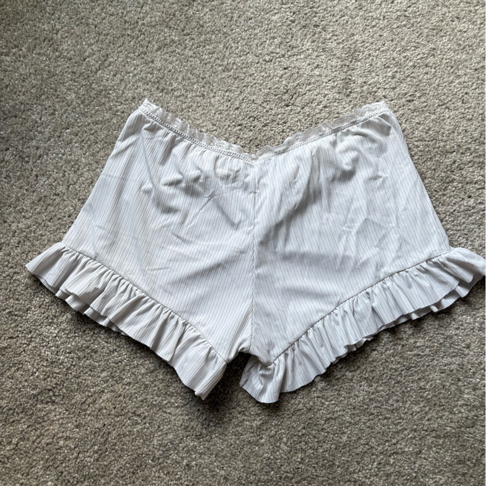 Women's Ruffled White Shorts - Picture 4 of 4